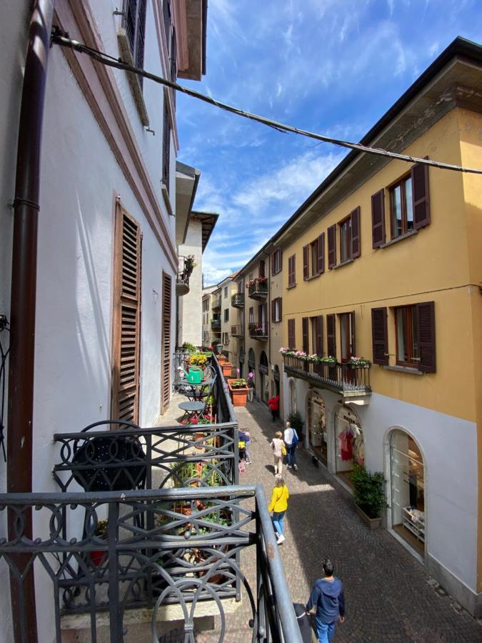 La Casa Del Corso Apartment Arona Bagian luar foto