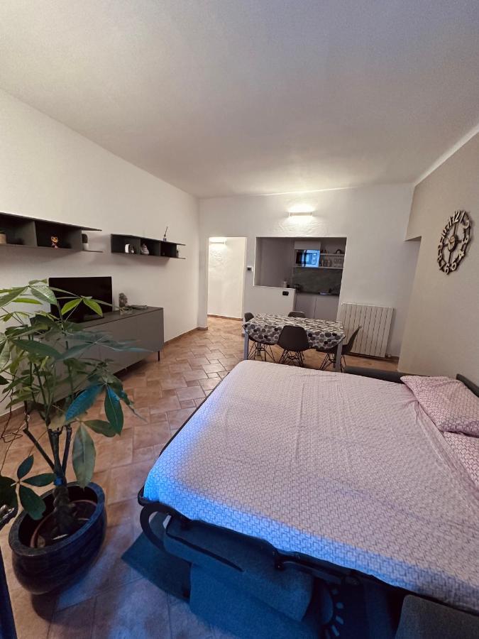 La Casa Del Corso Apartment Arona Bagian luar foto